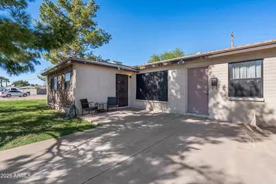 304 E Echo Lane, Phoenix, AZ 85020 - Photo 1