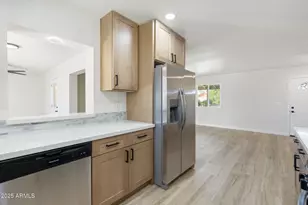 10351 W Pinehurst Dr, Sun City, AZ 85351 - Photo 9