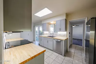 10410 W Saratoga Circle, Sun City, AZ 85351 - Photo 27