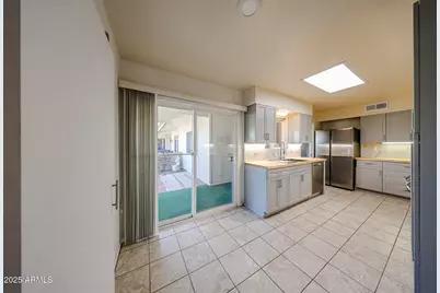 10410 W Saratoga Circle, Sun City, AZ 85351 - Photo 29