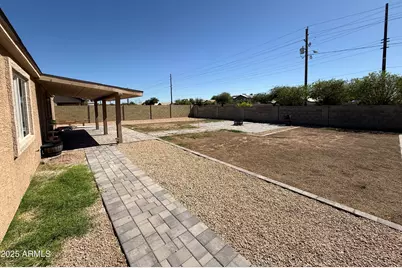 8633 W Wethersfield Road, Peoria, AZ 85381 - Photo 17