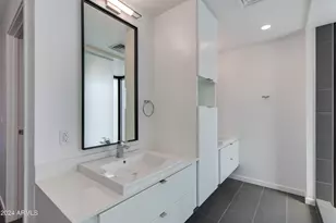 200 W Portland St, Phoenix, AZ 85003 - Photo 9