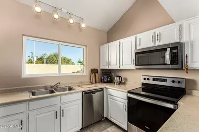 6215 N 21st Drive, Phoenix, AZ 85015 - Photo 9