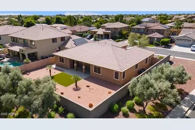18306 W Beck Lane, Surprise, AZ 85388 - Photo 5