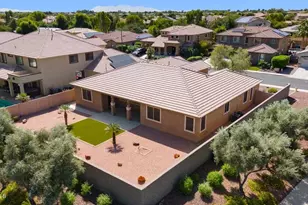 18306 W Beck Ln, Surprise, AZ 85388 - Photo 5