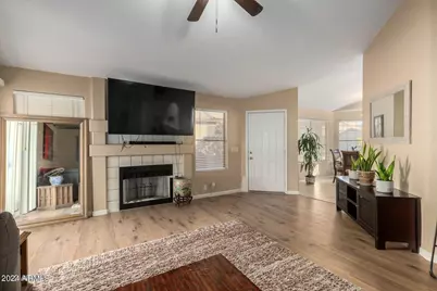 4326 E Rosemonte Drive, Phoenix, AZ 85050 - Photo 1