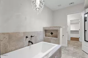 3229 E Clarendon Ave E, Phoenix, AZ 85018 - Photo 11