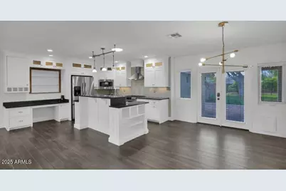 3229 E Clarendon Avenue E, Phoenix, AZ 85018 - Photo 5