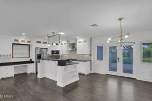 3229 E Clarendon Ave E, Phoenix, AZ 85018 - Photo 5