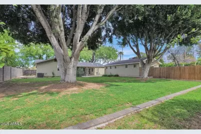 3229 E Clarendon Avenue E, Phoenix, AZ 85018 - Photo 19