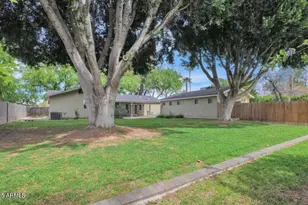 3229 E Clarendon Ave E, Phoenix, AZ 85018 - Photo 19