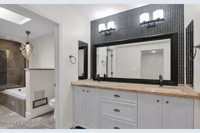 3229 E Clarendon Avenue E, Phoenix, AZ 85018 - Photo 9