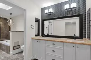 3229 E Clarendon Ave E, Phoenix, AZ 85018 - Photo 9