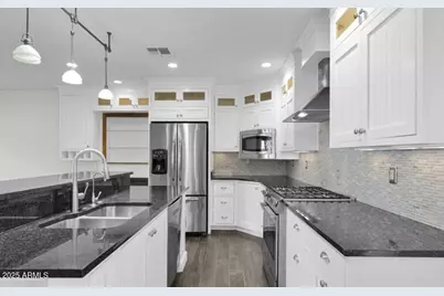 3229 E Clarendon Avenue E, Phoenix, AZ 85018 - Photo 3