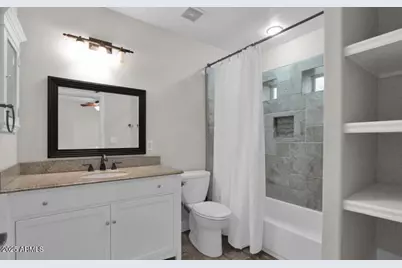 3229 E Clarendon Avenue E, Phoenix, AZ 85018 - Photo 13