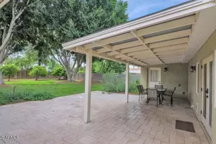 3229 E Clarendon Ave E, Phoenix, AZ 85018 - Photo 17