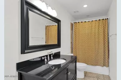 3229 E Clarendon Avenue E, Phoenix, AZ 85018 - Photo 15