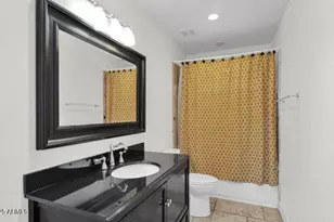 3229 E Clarendon Ave E, Phoenix, AZ 85018 - Photo 15