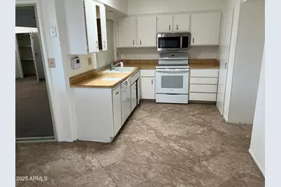 10889 W Santa Fe Drive, Sun City, AZ 85351 - Photo 5