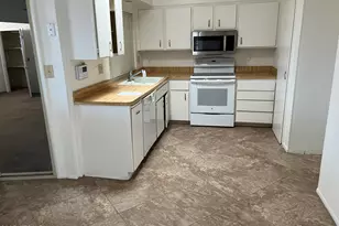 10889 W Santa Fe Dr, Sun City, AZ 85351 - Photo 5