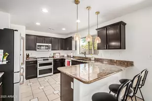 2746 E Fawn Dr, Phoenix, AZ 85042 - Photo 9