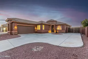 1530 E Branham Ln, Phoenix, AZ 85042 - Photo 1