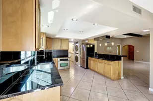 6505 N 12th Wy, Phoenix, AZ 85014 - Photo 11