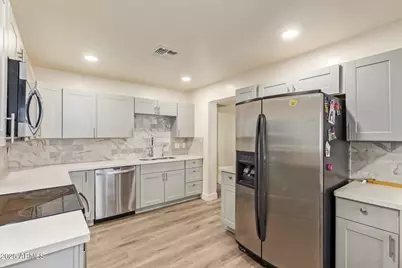 231 W Desert Drive, Phoenix, AZ 85041 - Photo 11