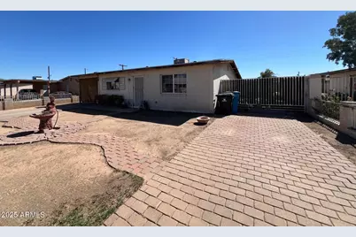 7511 W Clarendon Avenue, Phoenix, AZ 85033 - Photo 1