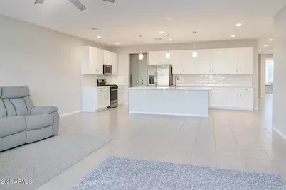 913 S 107th Drive, Avondale, AZ 85323 - Photo 7