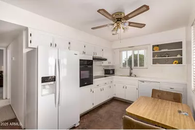 11054 N Coggins Drive, Sun City, AZ 85351 - Photo 5