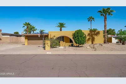 2440 E Yucca Street, Phoenix, AZ 85028 - Photo 1