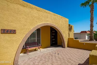 2440 E Yucca Street, Phoenix, AZ 85028 - Photo 3