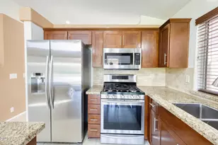 3211 E Menadota Dr, Phoenix, AZ 85050 - Photo 11