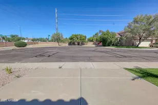 3211 E Menadota Dr, Phoenix, AZ 85050 - Photo 79