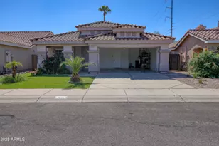 3211 E Menadota Dr, Phoenix, AZ 85050 - Photo 1