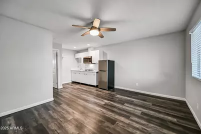 3025 N 32nd Street #31, Phoenix, AZ 85018 - Photo 3