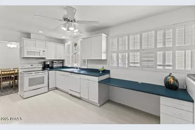 500 W Clarendon Avenue #D6, Phoenix, AZ 85013 - Photo 1