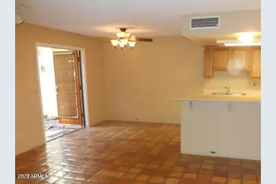 10424 N 11th Place #2, Phoenix, AZ 85020 - Photo 3