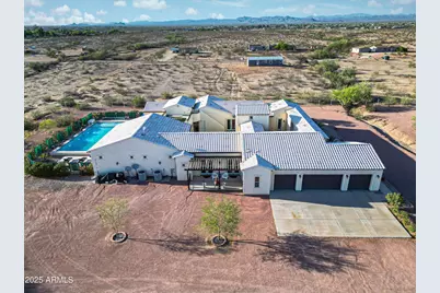 21736 W Desert Mirage Drive, Wittmann, AZ 85361 - Photo 11