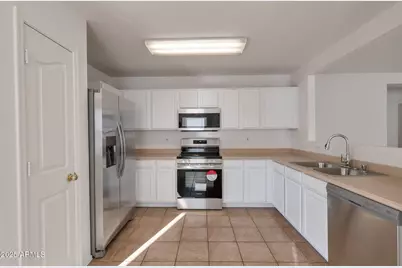 15717 W Watson Lane, Surprise, AZ 85379 - Photo 5