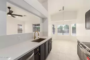 16242 W Caribbean Ln, Surprise, AZ 85379 - Photo 15