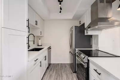 7557 N Dreamy Draw Drive #219, Phoenix, AZ 85020 - Photo 1