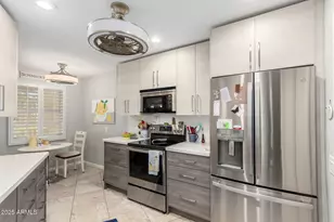 10520 W Ocotillo Dr, Sun City, AZ 85373 - Photo 9