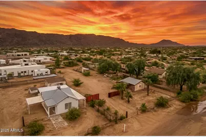 2241 E Desert Lane, Phoenix, AZ 85042 - Photo 1