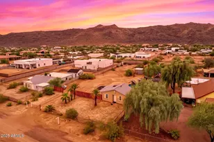 2241 E Desert Ln, Phoenix, AZ 85042 - Photo 9