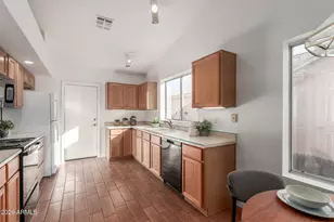 11557 W Badger Ct, Surprise, AZ 85378 - Photo 9