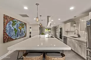 3834 E Shaw Butte Dr, Phoenix, AZ 85028 - Photo 9