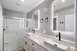 3818 N 32nd Pl, Phoenix, AZ 85018 - Photo 17