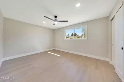 3116 W Gelding Drive, Phoenix, AZ 85053 - Photo 37